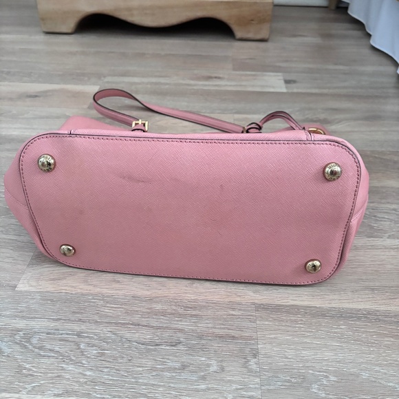 Michael Kors Jetset Multifunction Pocket Leather Tote in Pink - Picture 4 of 11